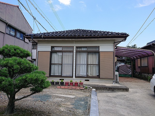 大垣市の平屋で確認した漆喰の剥がれと瓦のズレ、下屋取り合いも点検した現地調査